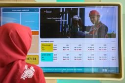 Rupiah menguat seiring rencana BEI keluarkan saham HSC
