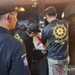 Satpol PP Kota Surabaya segel toko minuman keras di tiga lokasi